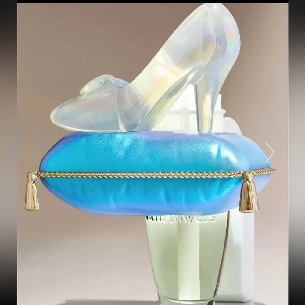 Bath & Body Works Cinderella Glass Slipper Wallflower Nightlight NWT
